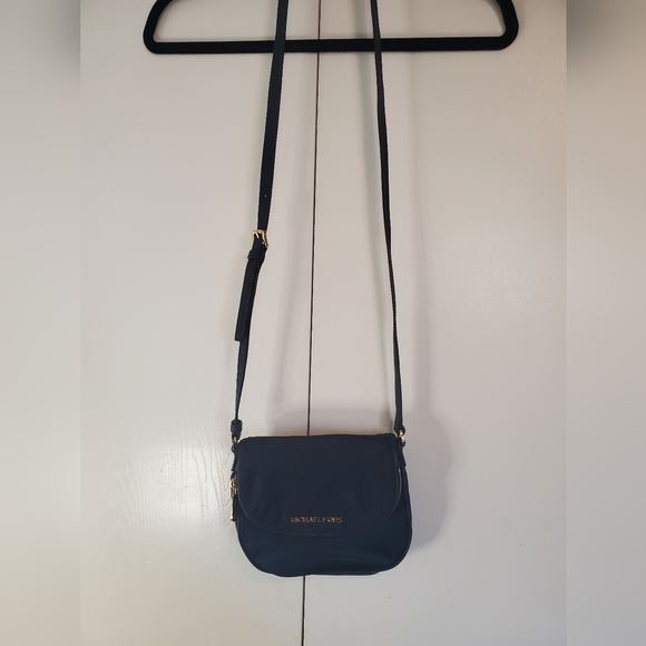 Michael Kors Bedford Blue Flap Zipper Nylon Crossbody Bag - Picture 2 of 10